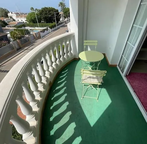 Club Nautico Con Piscina דירה *